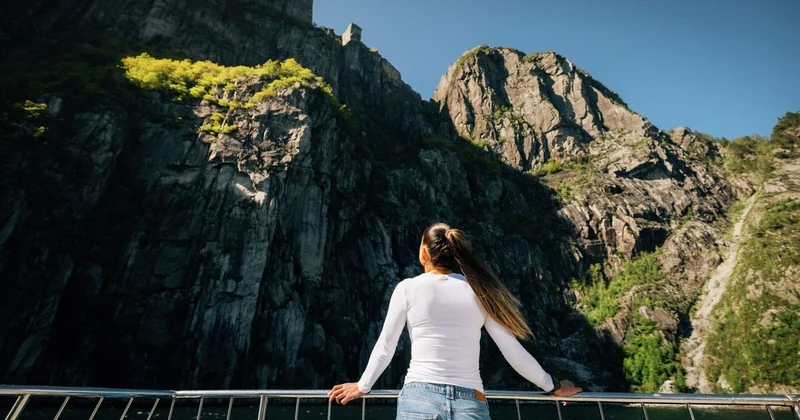 Elektrische Fjord-Kreuzfahrt zum Preikestolen