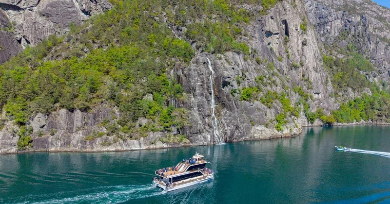 Lysefjord-Kreuzfahrt mit Hybrid-Schiff
