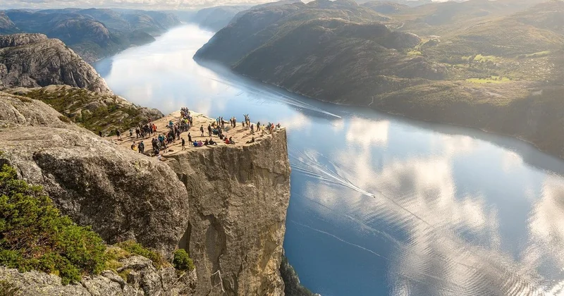 RIB-Safari & Preikestolen-Wanderung